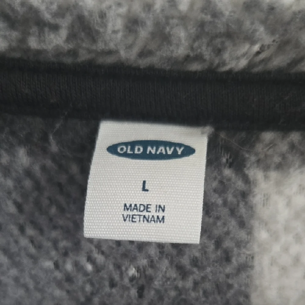 Old Navy Black and White Fleece Pullover - Picture 2 of 3
